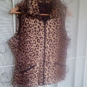 Yoki Outerwear Collection Size M Faux Fur Vest in Excellent Condition.